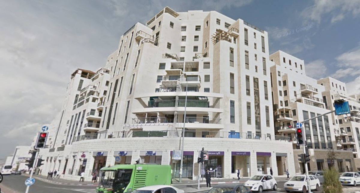 מרפסת לאדמור | מתחם תנובה ברוממה (מקור: גוגל מפות)