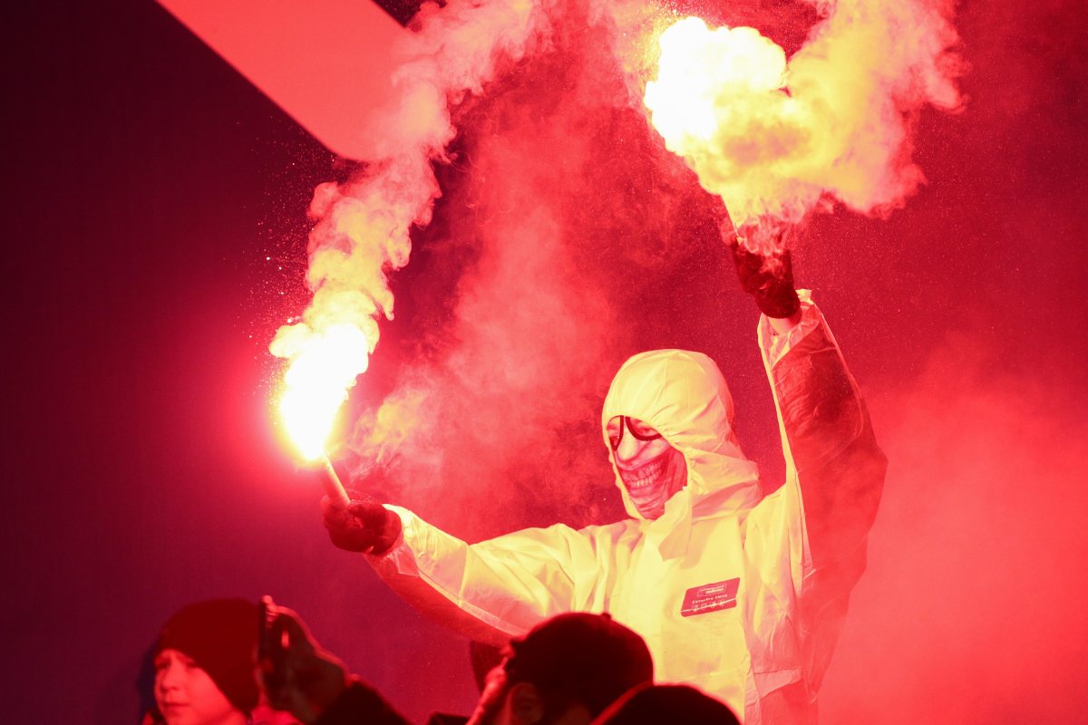 אבוקות במגרש ספורט | שאטרסטוק