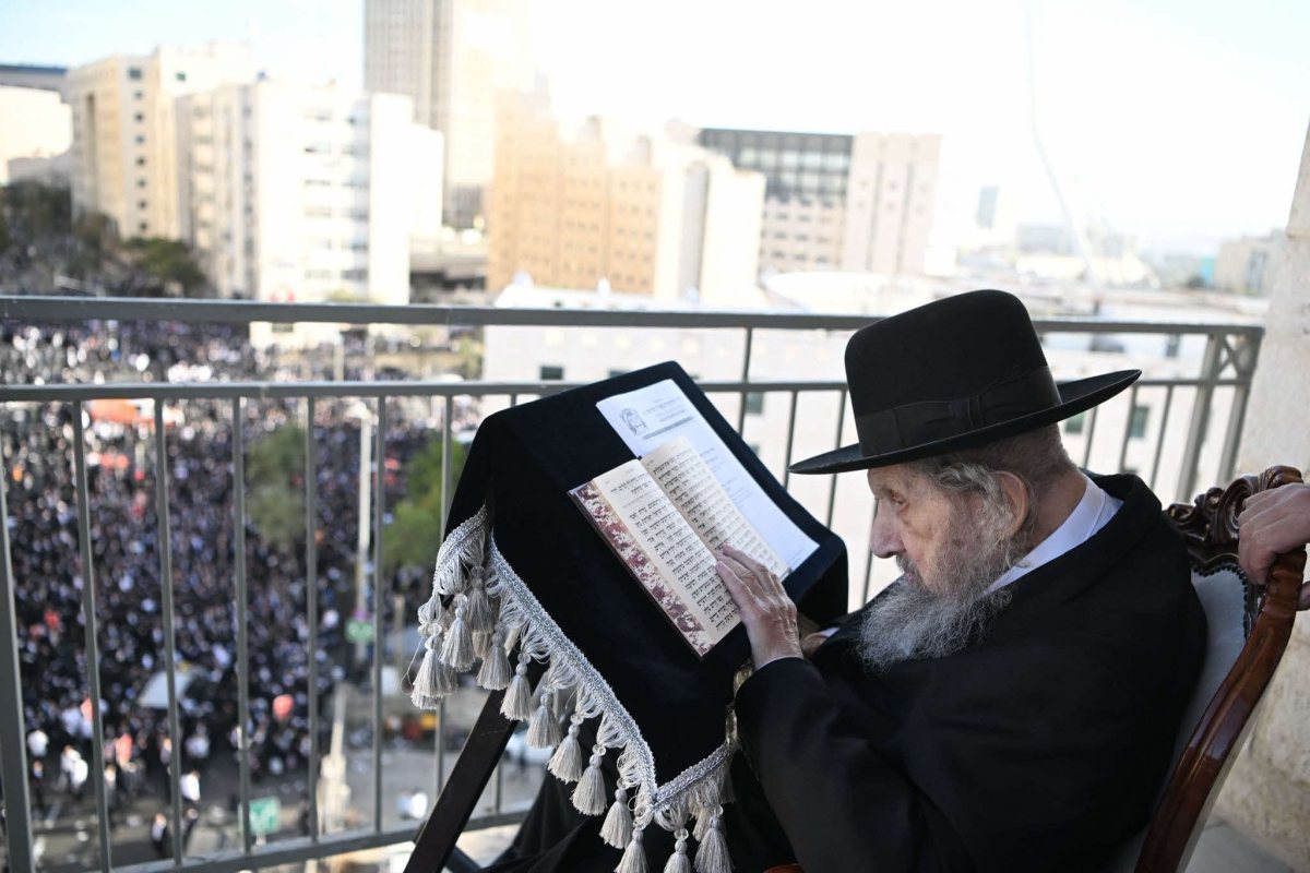 הגר"ד לנדו שליט"א בעצרת. אריה לייב אברמס