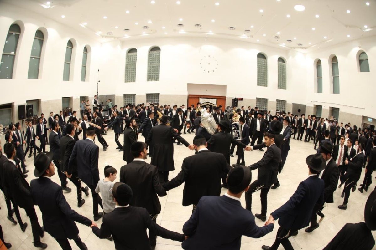 השמחה באהל תורה. דוד ארזני