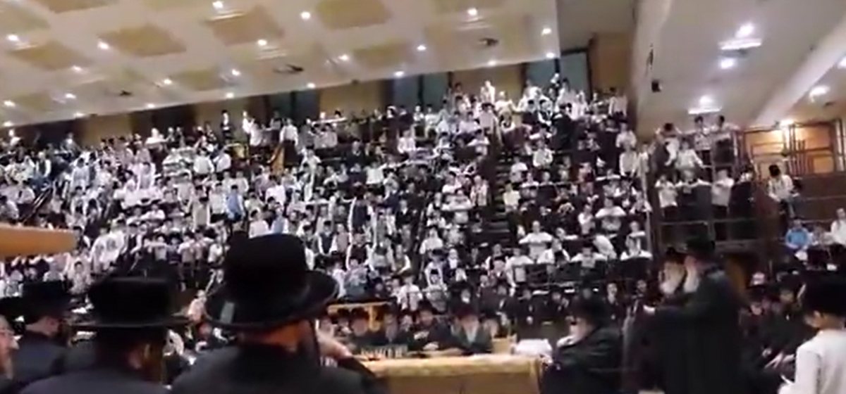 מאות התלמידים באירוע המרומם | צילום: א.מ.ש.