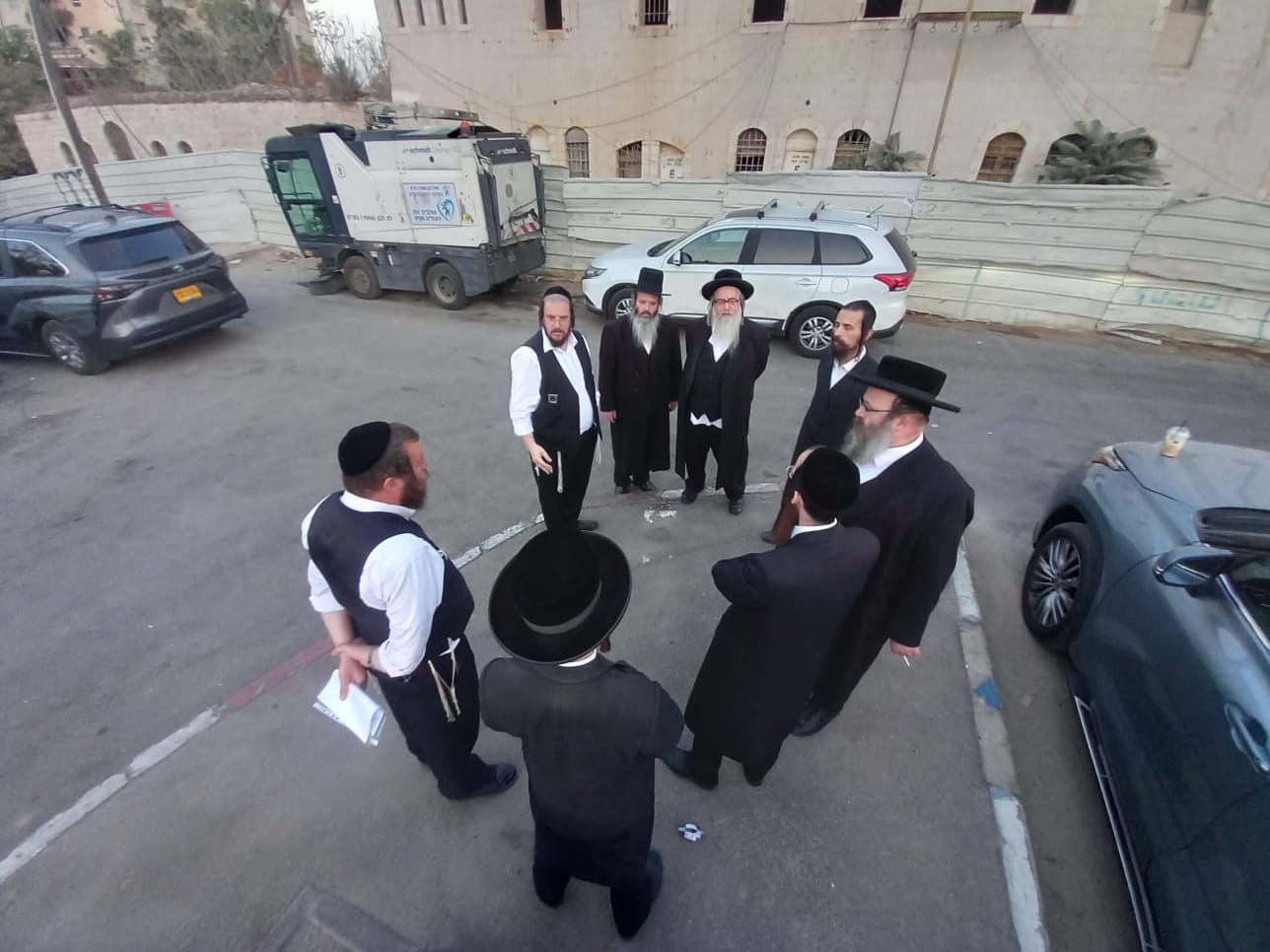 עסקני החסידות בירושלים במתחם שנלר