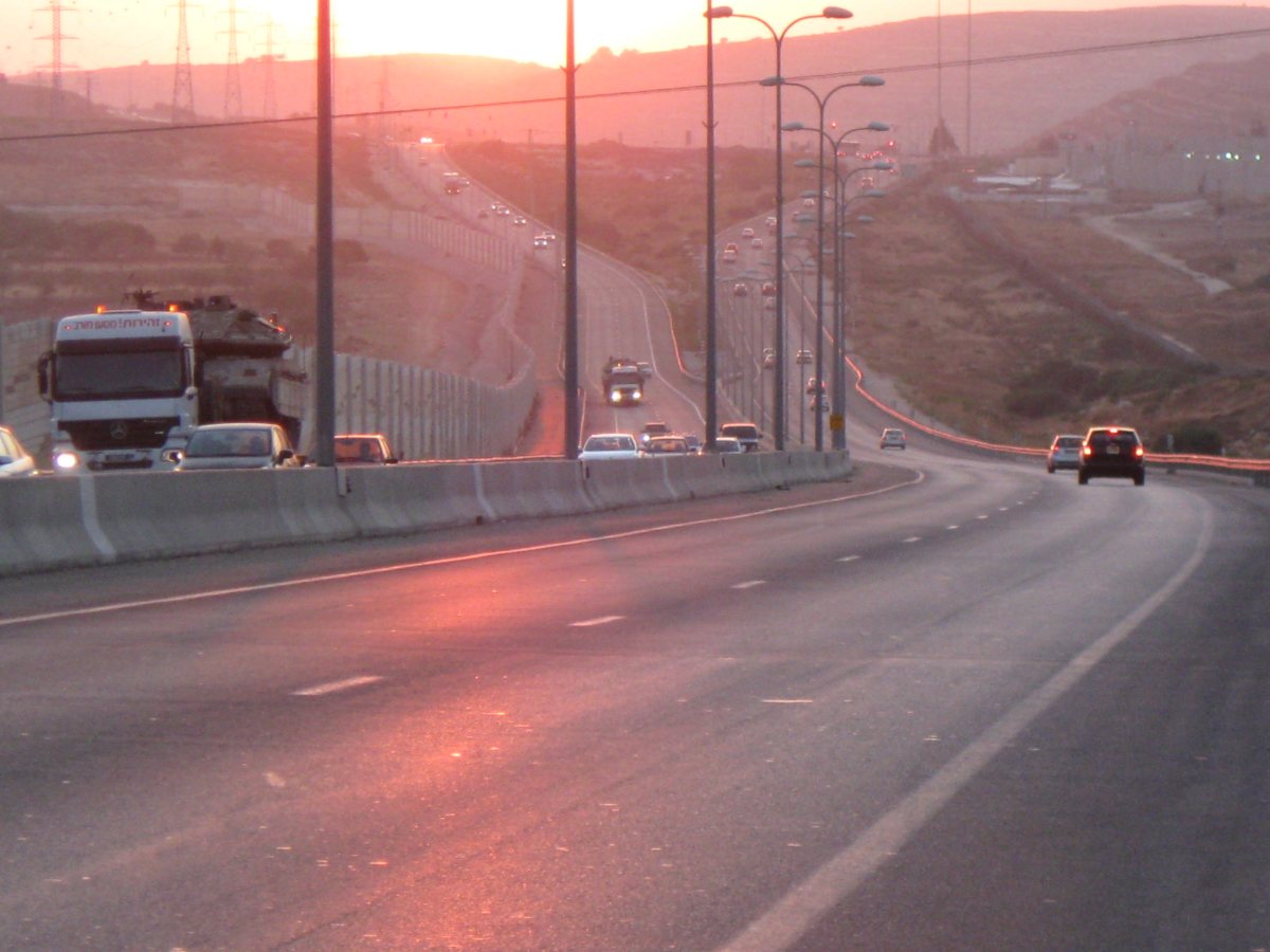 כביש 45 וצומת גבעת זאב לעת שקיעה | Ori ויקיפדיה