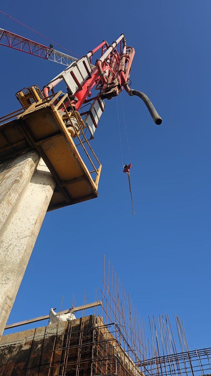הנער על העגורן | דוברות כב&quot;ה