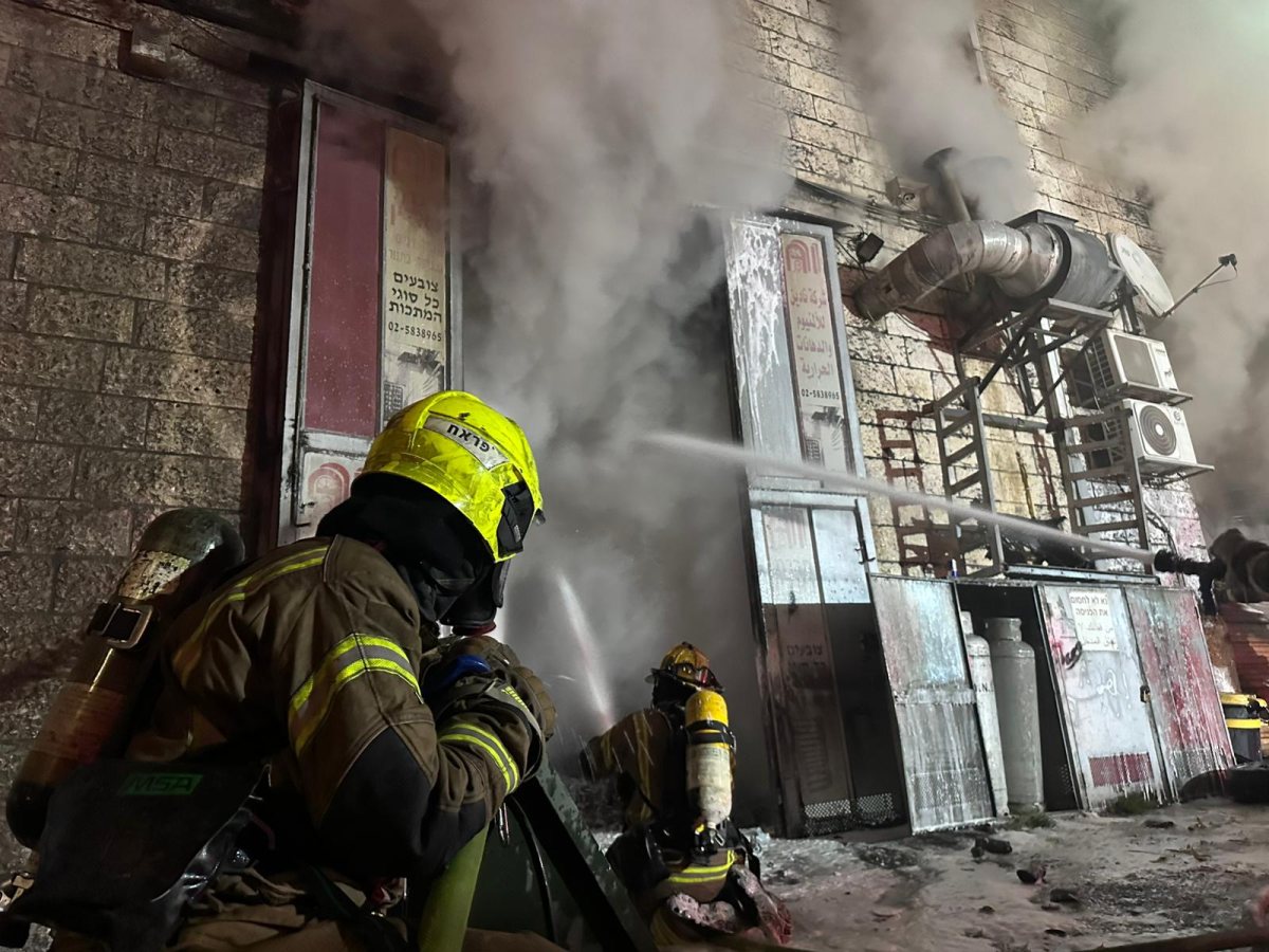 זירת השריפה במוסכים | כבאות והצלה