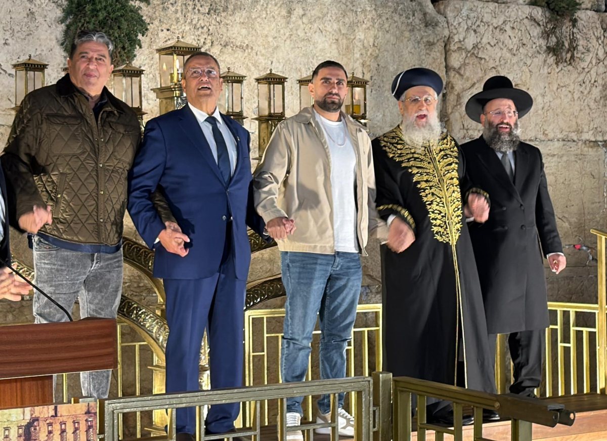 הדלקת נר ראשון בכותל | צילום: הקרן למורשת הכותל