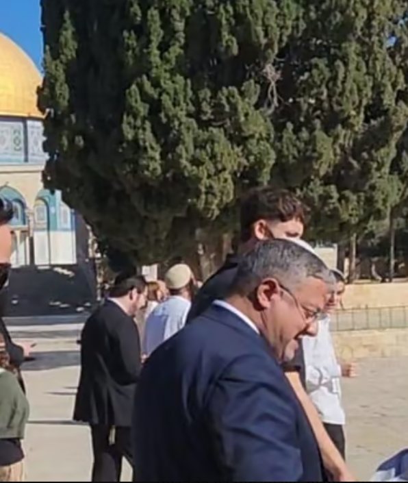 השר בן גביר בהר הבית | צילום: מנהלת הר הבית