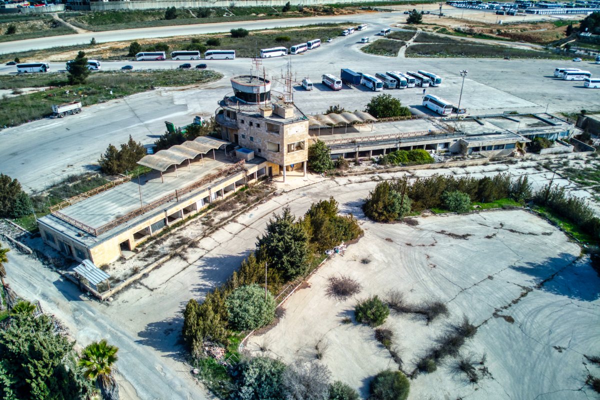 שדה התעופה הנטוש בעטרות | חגי אגמון-שניר / ויקיפדיה