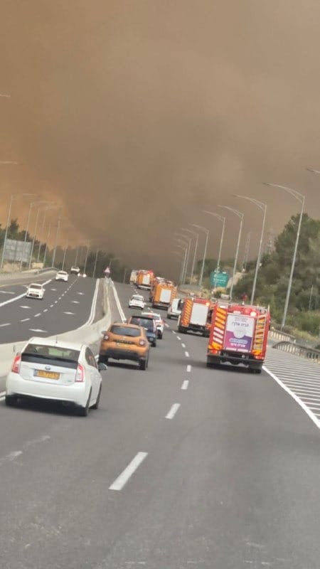 הלהבות חולפות על כביש 1 הלהבות חולפות על כביש 1