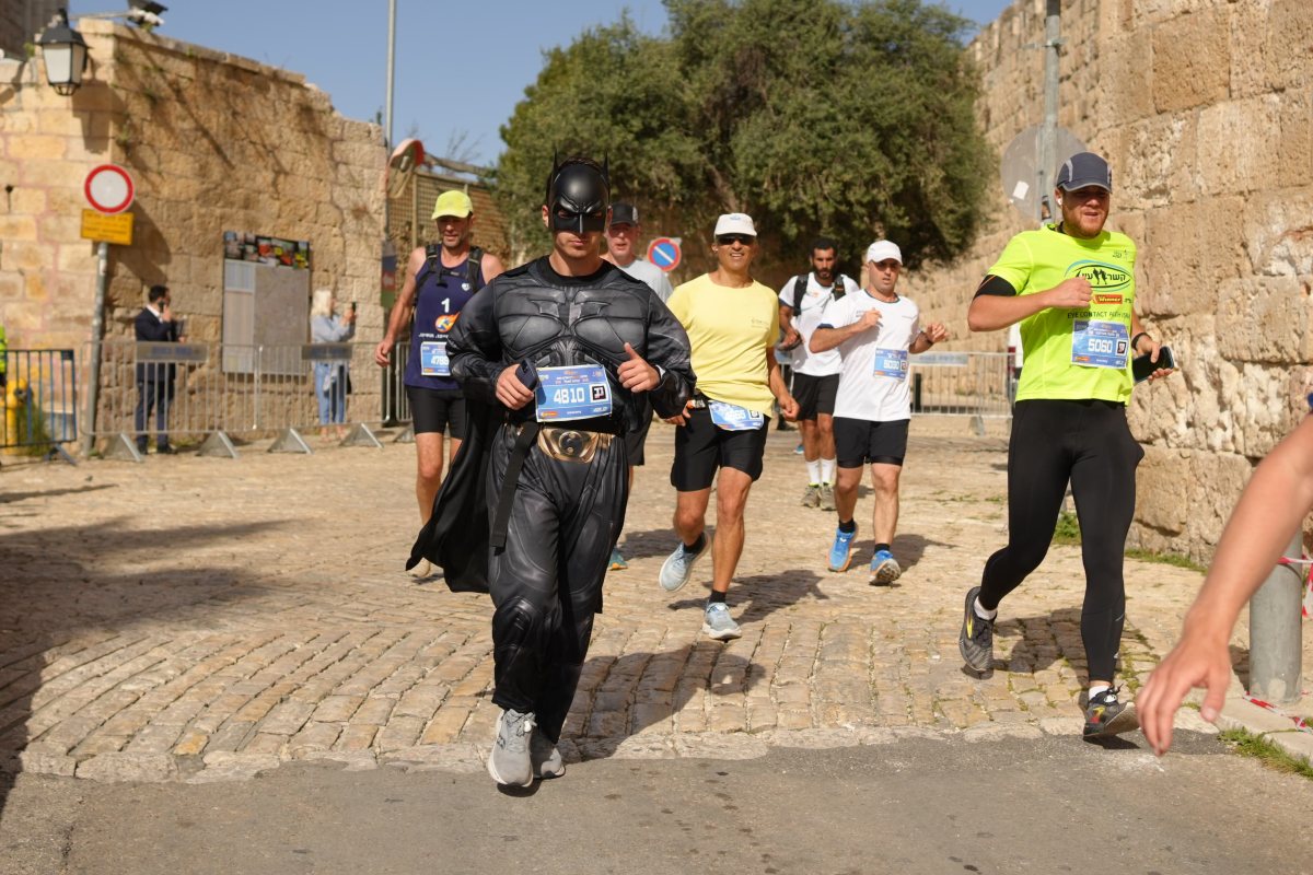 הרצים במרתון