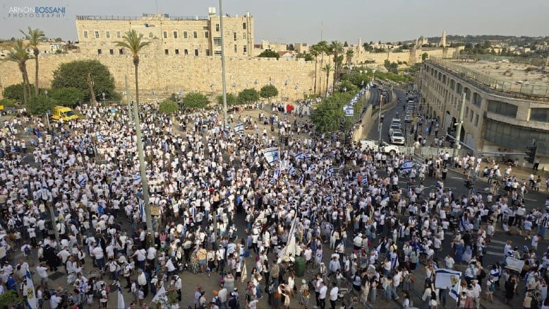 אלפים בצעדת ירושלים | ארנון בוסנאי אלפים בצעדת ירושלים | ארנון בוסנאי