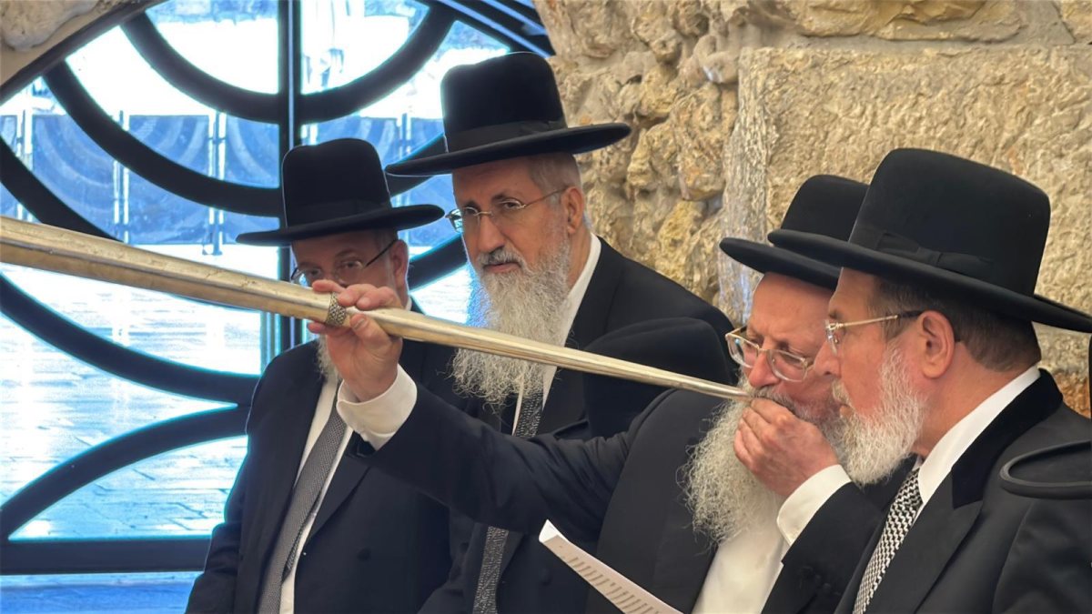 רבה של צפת בתקיעת החצוצרות