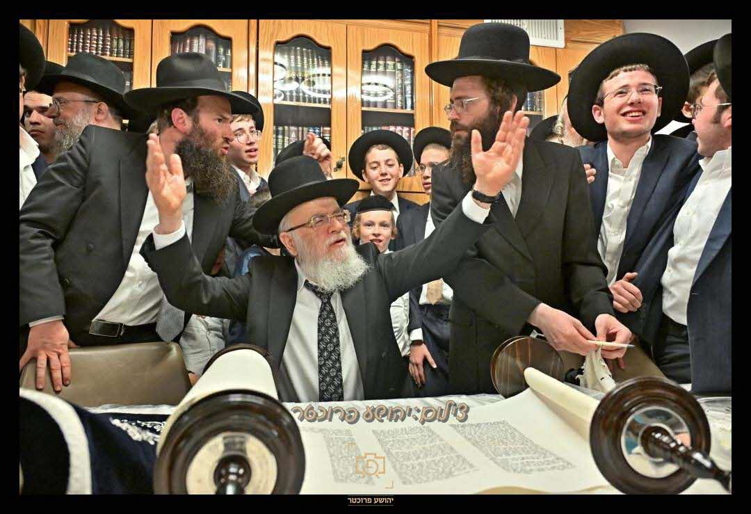 הכנסת ספר התורה ישיבת הרן. יהושע פרוכטר הכנסת ספר התורה ישיבת הרן. יהושע פרוכטר