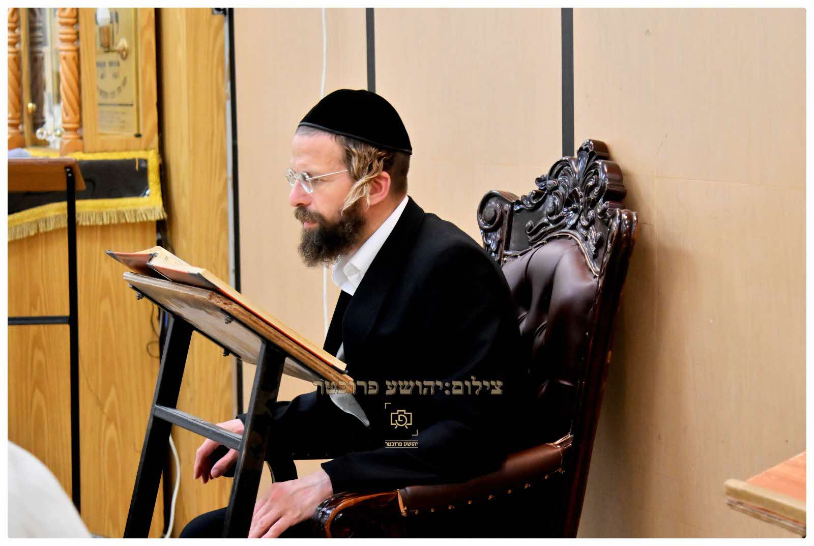 ממשיך דרך אבותיו. הרב מינצברג שליטא. י. פרוכטר