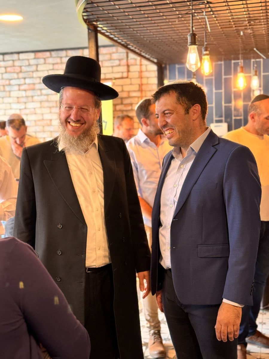 הרב איידלס בקביעת מזוזה במרדים החדשים של דמרי השקעות הרב איידלס בקביעת מזוזה במרדים החדשים של דמרי השקעות