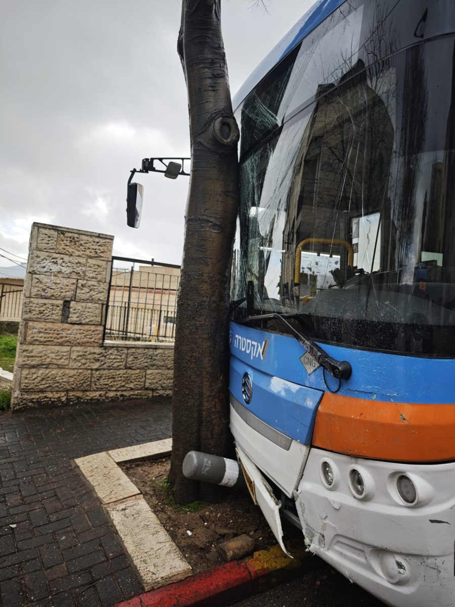 האוטובוס בזירת התאונה | ירושלים החרדית