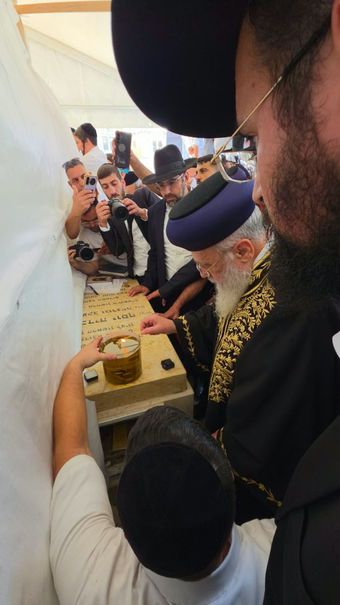 הראשון לציון על קבר אביו | באדיבות המצלם