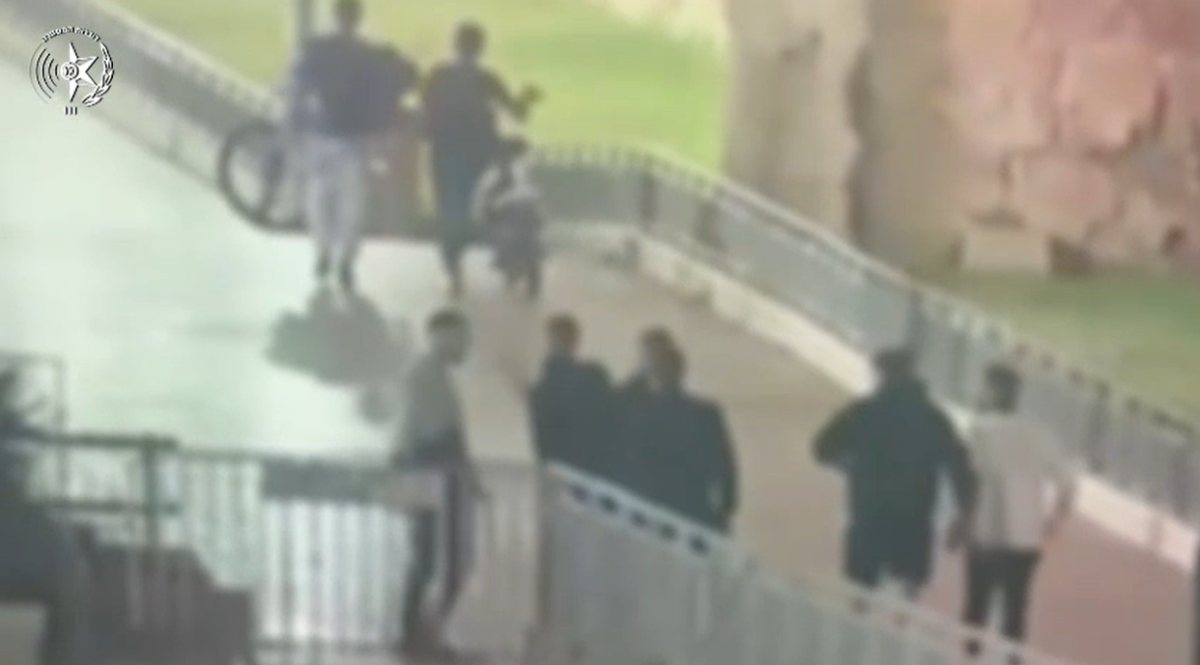 השוד צולם במצלמות האבטחה | קרדיט: דוברות המשטרה