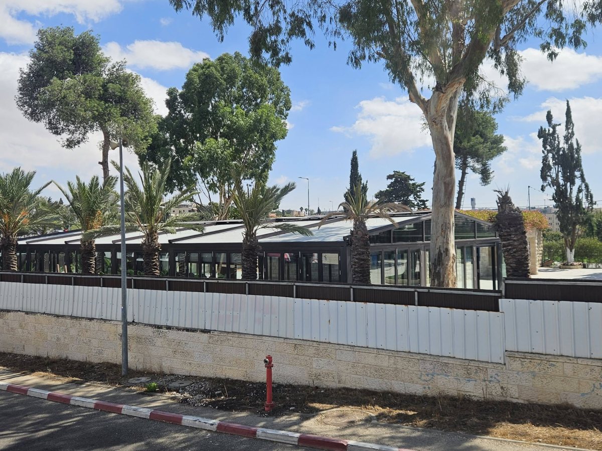 מתחם הבילוי מחלל השבת | צילום: אריה קינג ברשת X