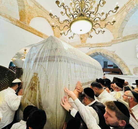 המונים בהילולת רחל אמנו אשתקד | המרכז לפיתוח המקומות הקדושים