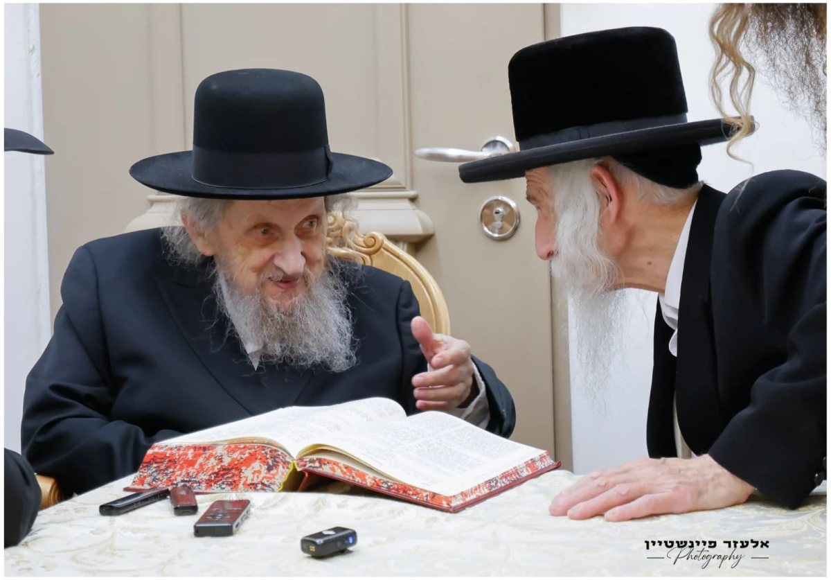 מרן הגר"ד לנדו מבקר ומחזק את האדמו"ר המותקף | צילום: אלעזר פיינשטיין