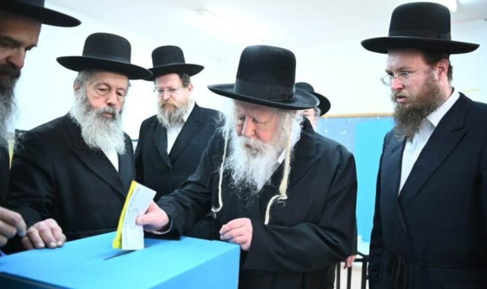 האדמו"ר מגור בקלפי | צילום: שוקי לרר