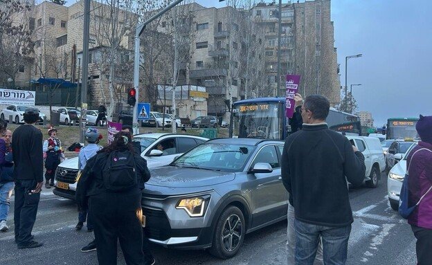 החסימה בכניסה לירושלים | עומדים ביחד