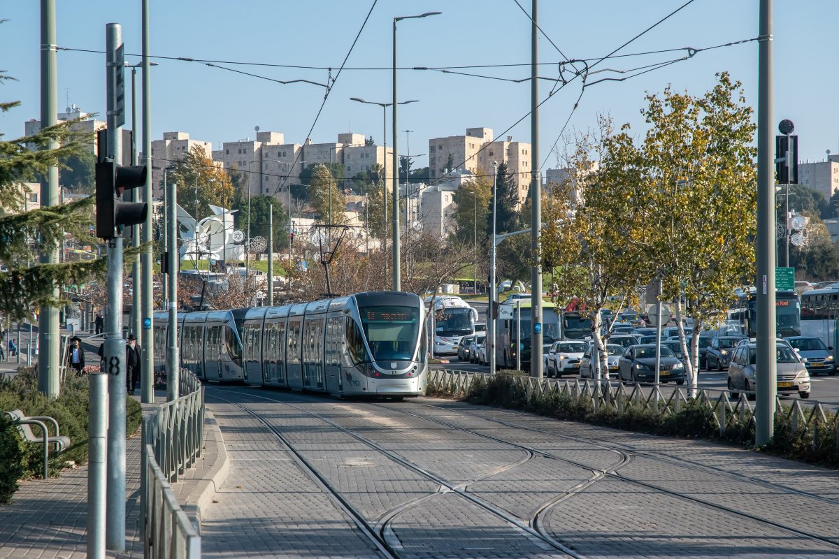 "משנה מציאות": הרכבת הקלה בירושלים | shutterstock