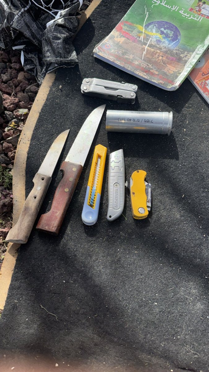 הסכינים שנמצאו ברכב החשוד | דוברות המשטרה