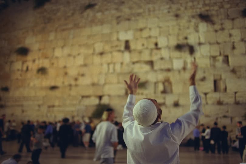בוכים על חילול הקודש | ארכיון לע"מ