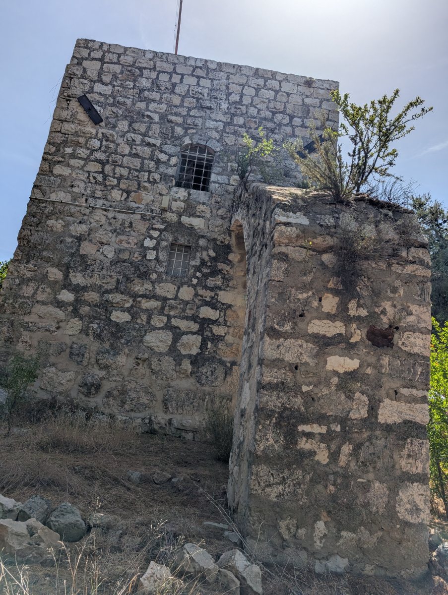מגדל התצפית מן התקופה העות'מאנית בשולי גבעת התנ"ך | צילום: איילת דינור / ויקיפדיה