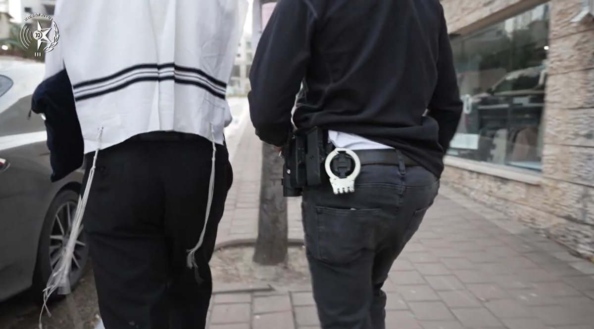 מעצר אחד החשודים | דוברות המשטרה