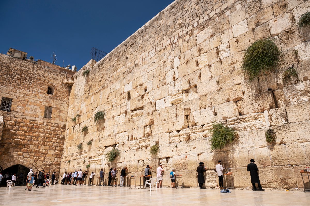 אכיפה משפילה - הכותל המערבי | shutterstock