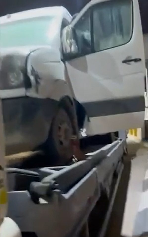 הטנדר התקול בניסיון ההברחה | דוברות המשטרה