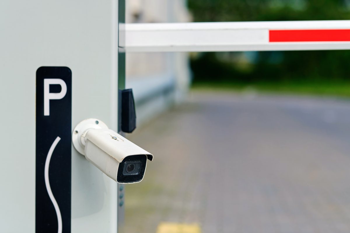 מצלמה בכניסה | שאטרסטוק