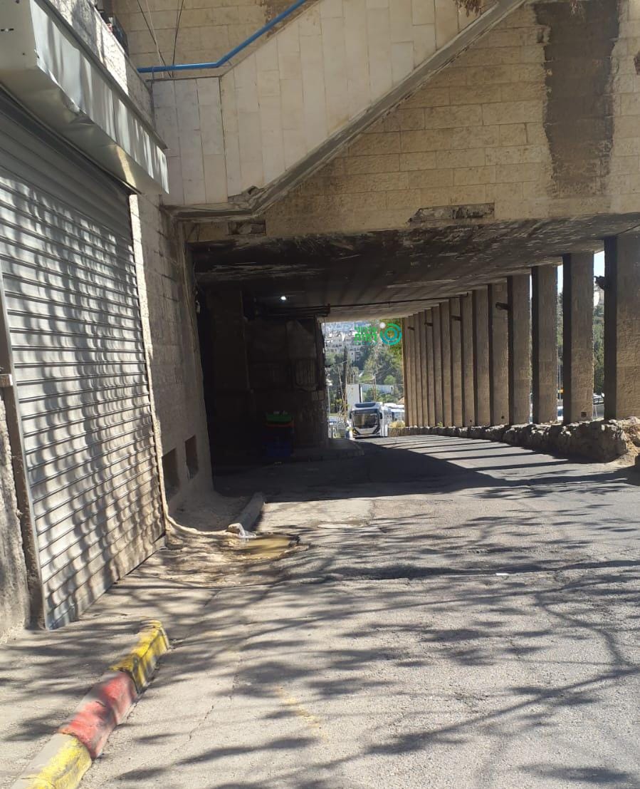 האוטובוס התקוע מתחת לגשר | עדכוני רמות