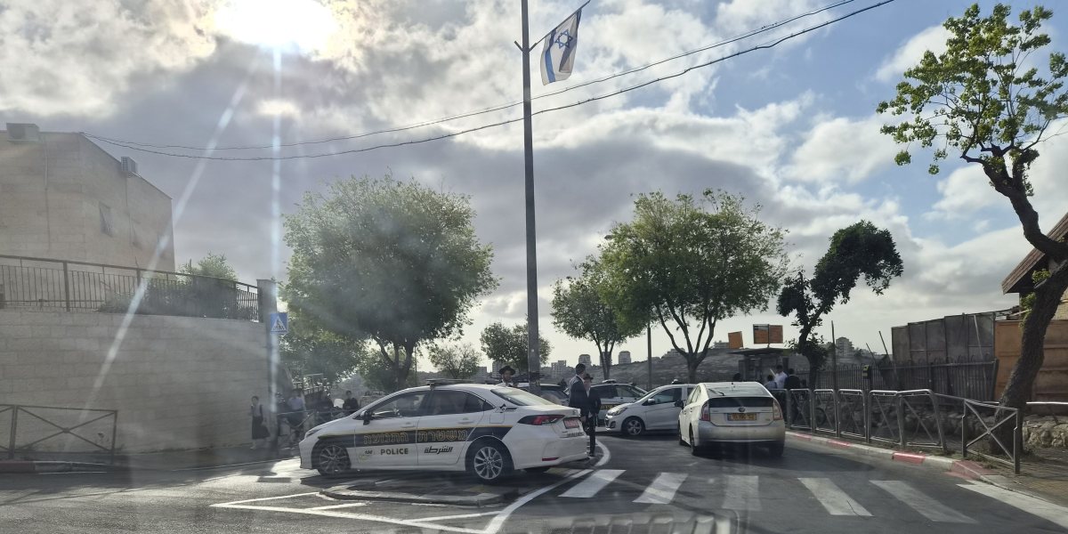 כוחות המשטרה מאבטחים את ההרס | ירושלים החרדית