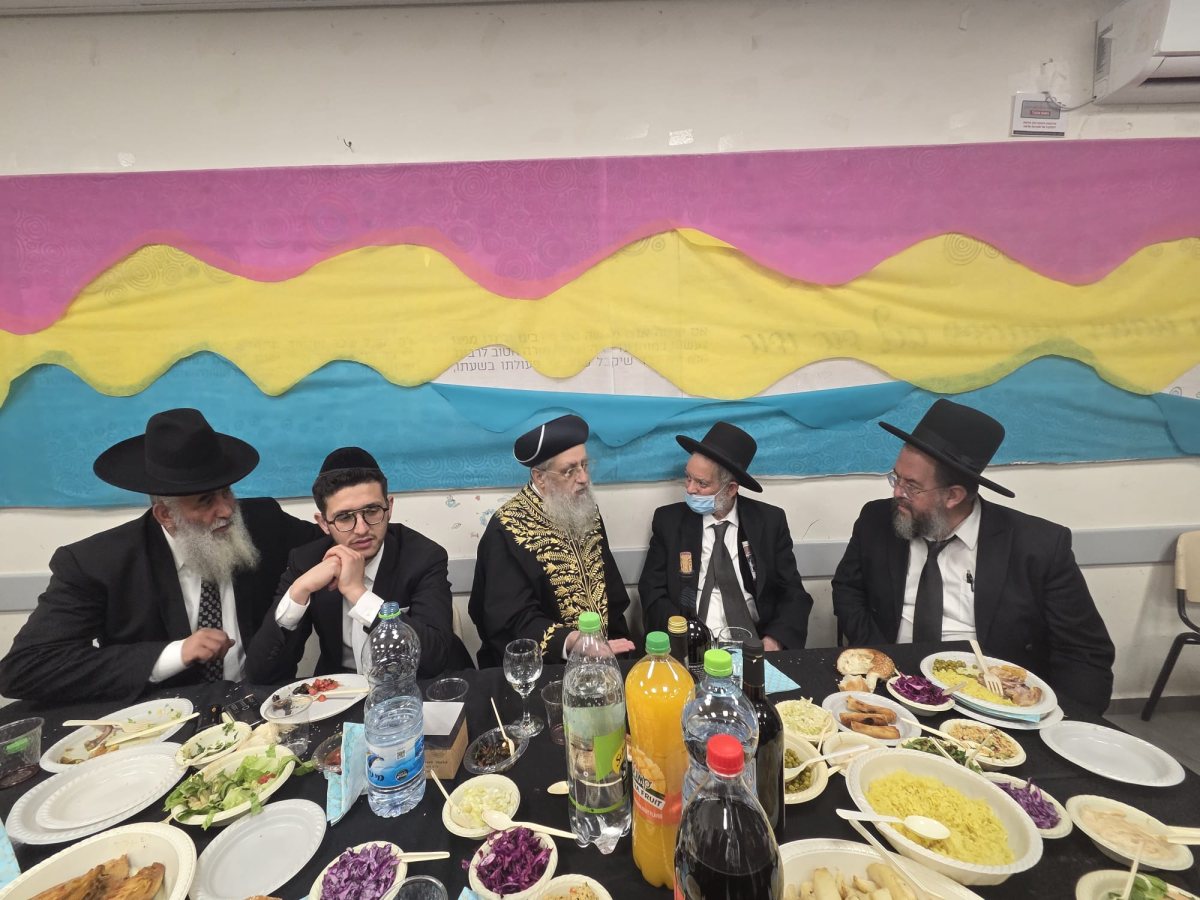 הראשל"צ הגר"ד יוסף בשמחת רב שכונת שמואל הנביא. א' מיכאלי