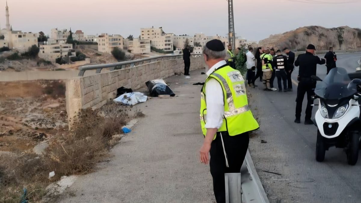 עפו מהרכב ונהרגו | זק"א