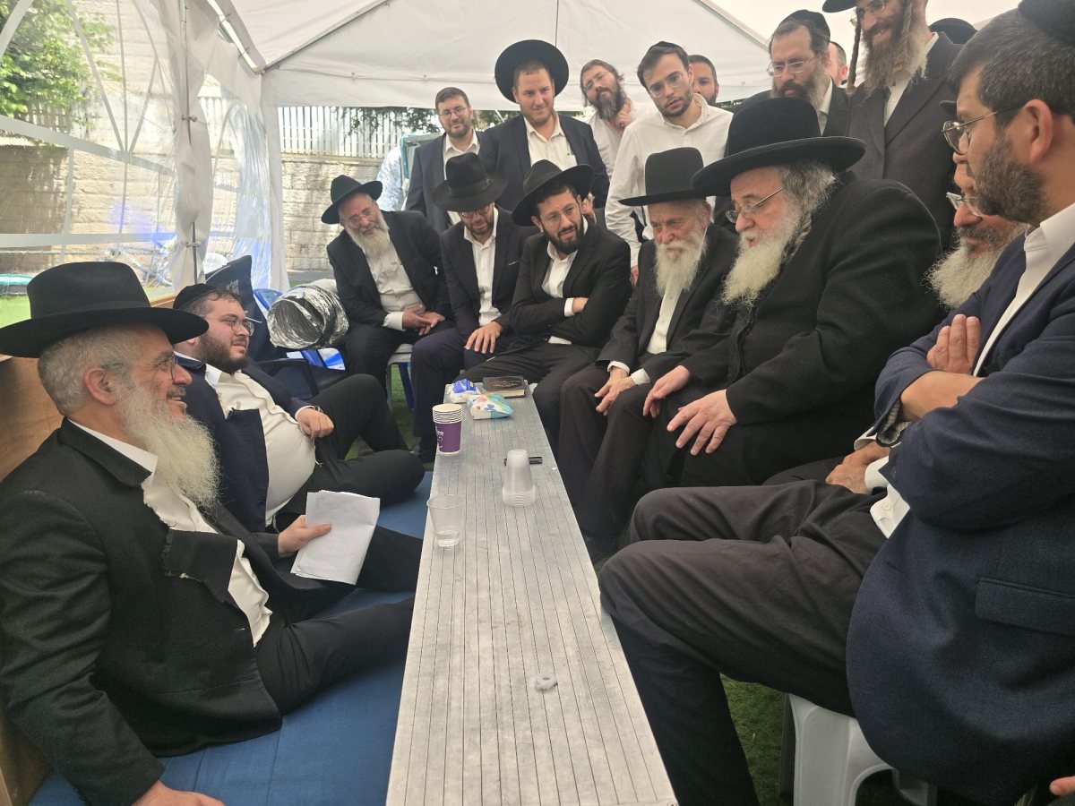הגר"ש אלתר בניחום האבלים | צילום: ברוך יערי