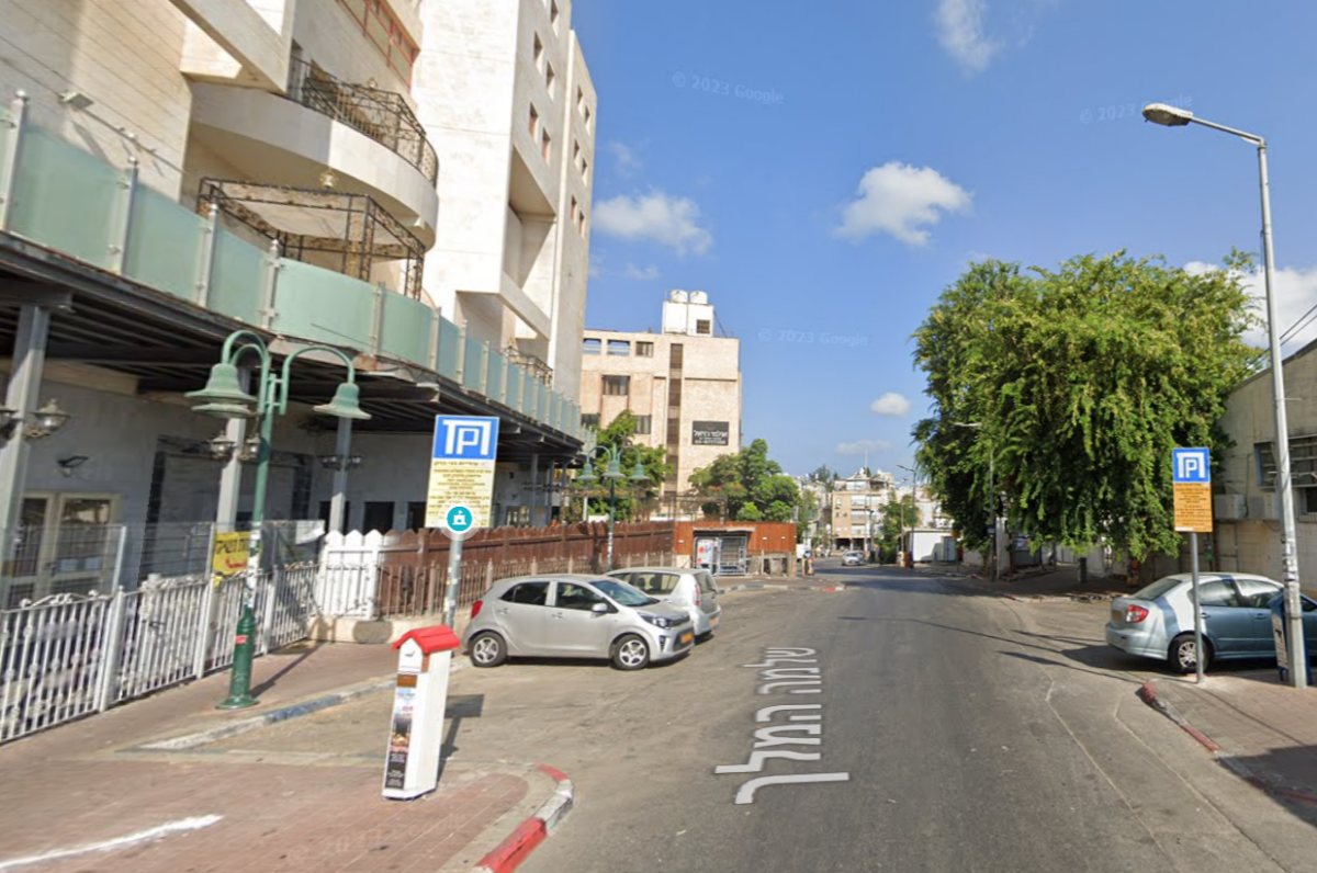 מדרכות נפרדות - מתחם החתונות בשעה ריקה | גוגל מפות