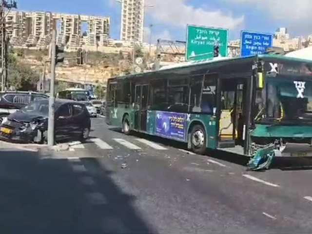 תאונה בין אוטובוס לרכב פרטי ליד צומת פת. פרסום לפי סעיף 27א לחוק זכויות יוצרים