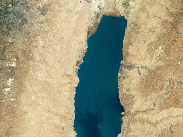 ים המלח מתמונת לווין של נאסא. המכלול