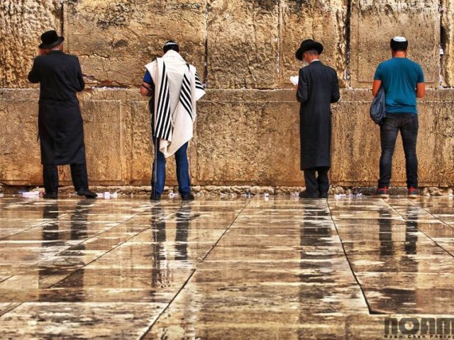 גשם בכותל. צילום: דף הפייסבוק של עירית ירושלים