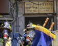 כבאי מחלץ את ספרי התורה | כבאות והצלה