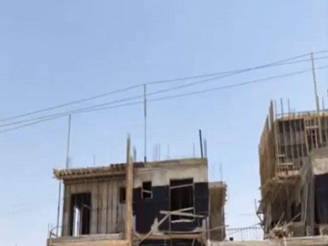 הבניה מתחת לקו החשמל | שלומי הלר