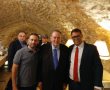 אורן חזן בכותל פוגש את מייק האקבי מיד אחרי תקרית הסלפי