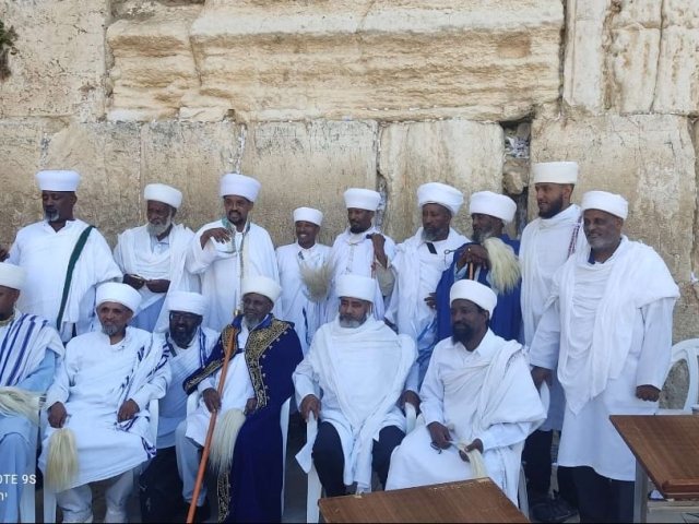 הקייסים ברחבת הכותל. יחיאל ברונר