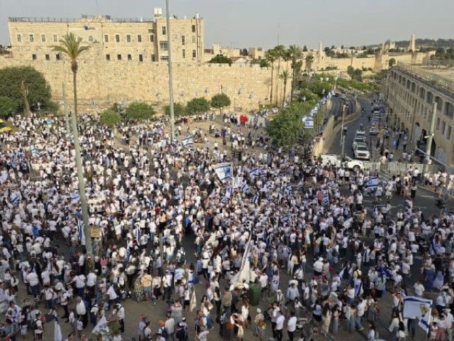 אלפים בצעדת ירושלים | ארנון בוסנאי
