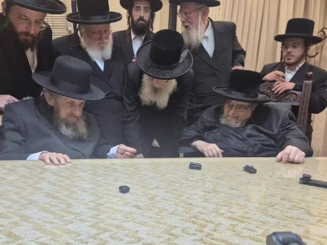 גדולי הדור במפגש הנדיר | מאחור: ח"כ ישראל אייכלר, המכהן עדיין כסגן שר